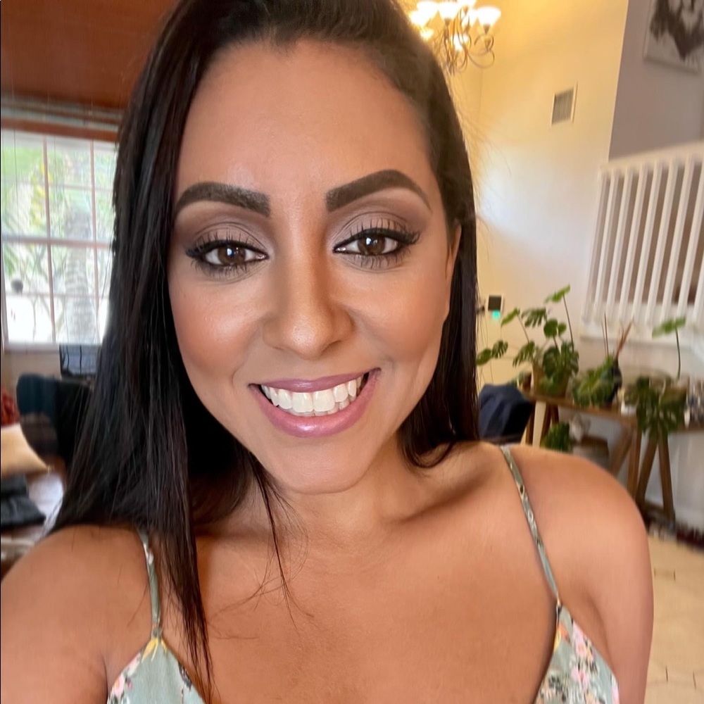 Meet your Posher, Dahlia